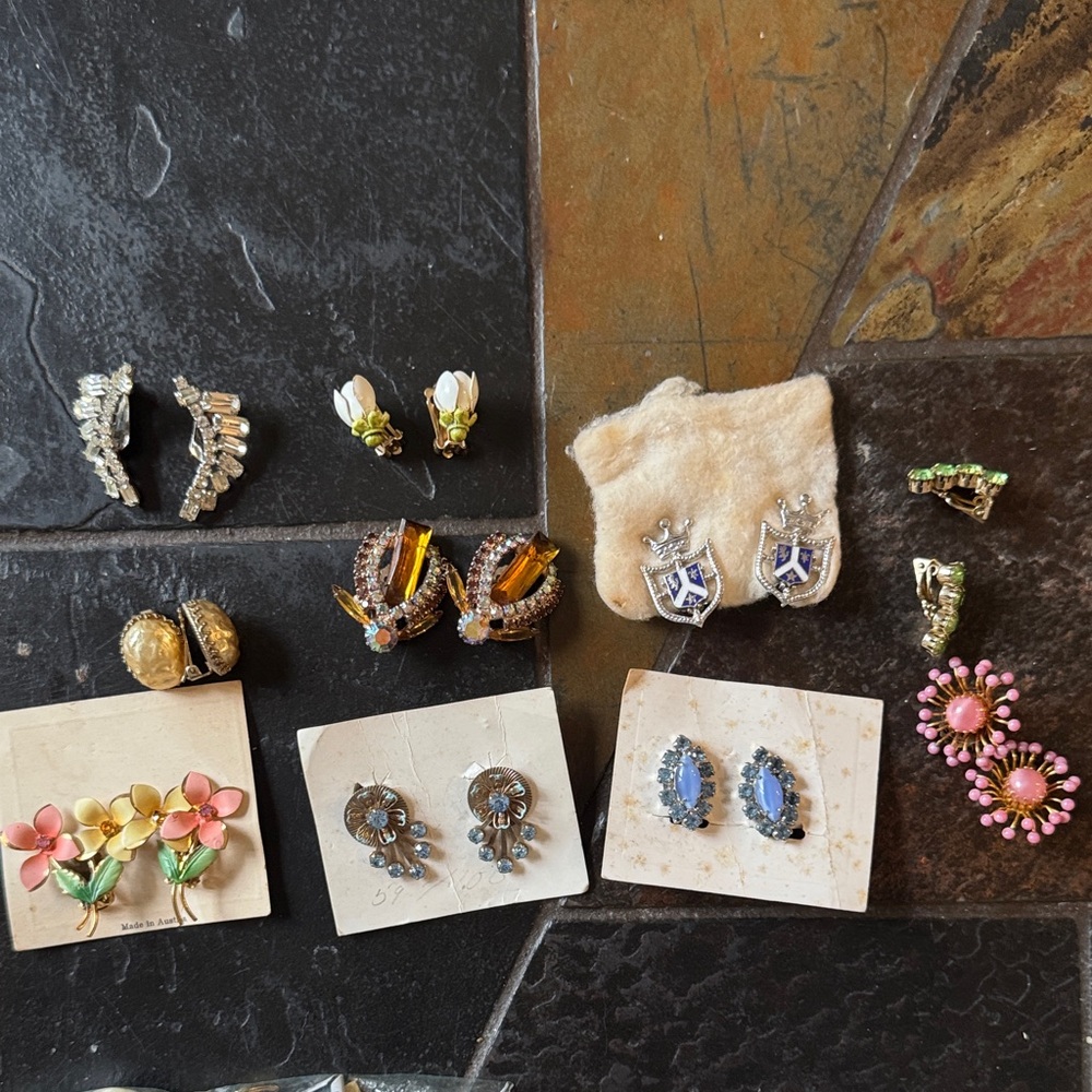 Women's vintage Jewelry earrings LOT CORO (2) signed CLIP 10 pairs